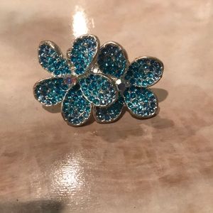 Blue flowers ring
